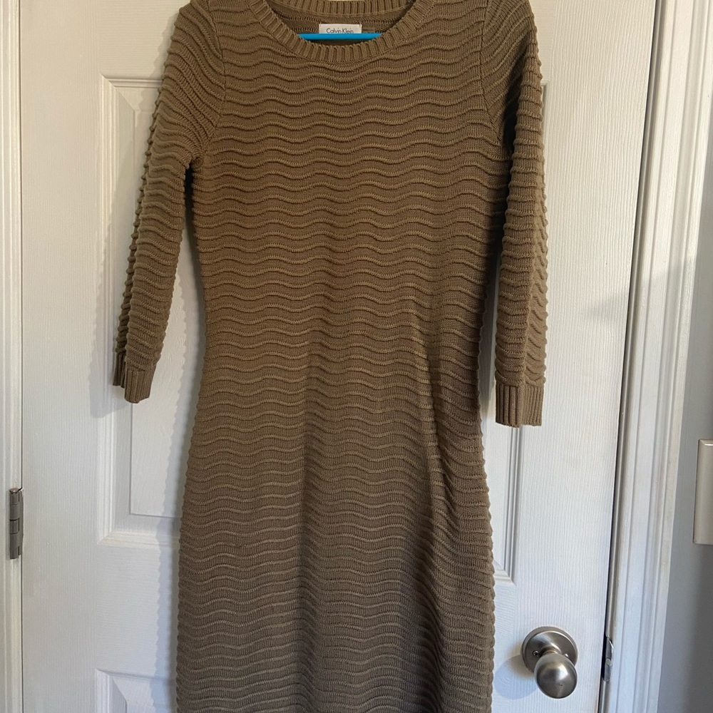 Dress - Picture 2 of 2